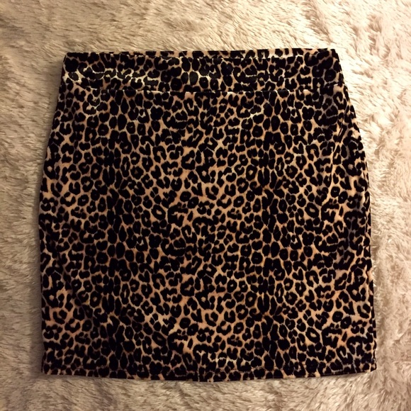 Leopard Velvet Mini Skirt Nasty Gal