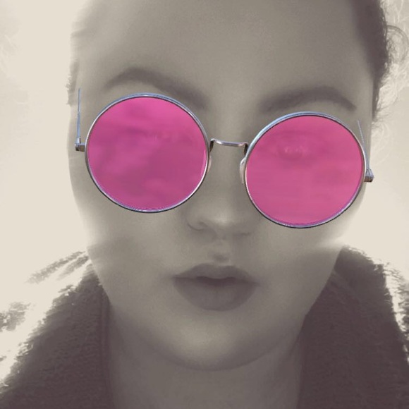 Meet your Posher, Alex - Picture 3 of 3