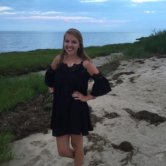 Meet your Posher, Lauren - Picture 2 of 2