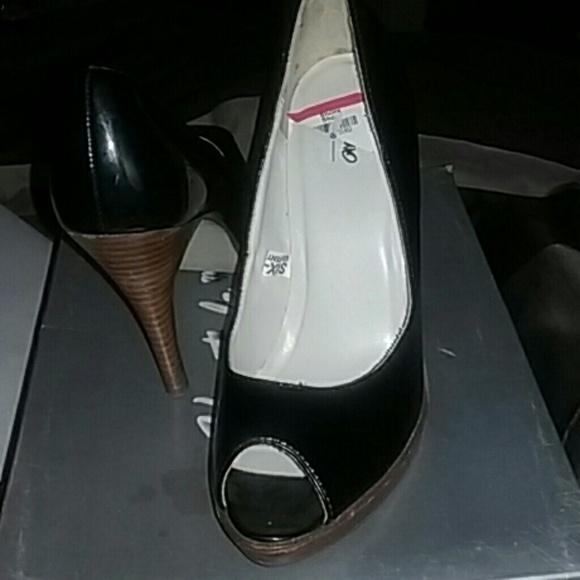Patent leather shoes