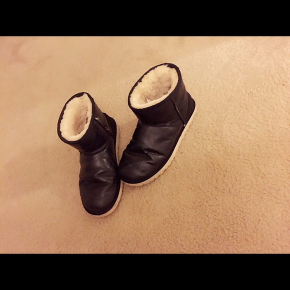 UGG BLACK LEATHER BOOTS