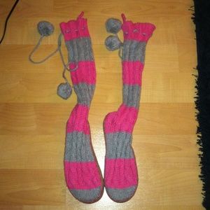 Pics for another posher: Pink mukluk slippers
