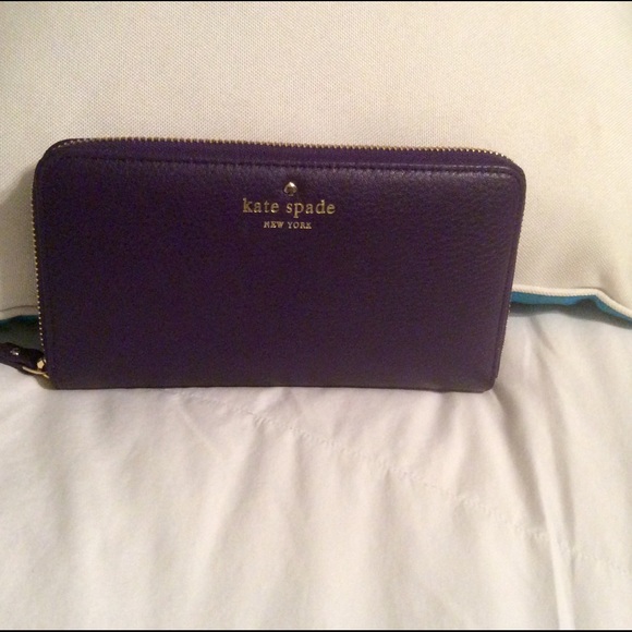Kate Spade Handbags - Gorgeous soft leather zip around