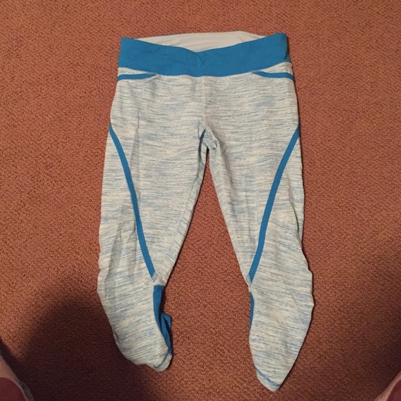 lululemon athletica Pants - Lululemon size 6 blue cropped leggings