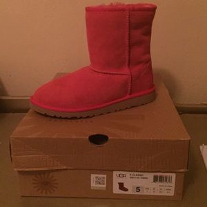 RED UGGS !!! KIDS 5 update !!! color is red ribbon