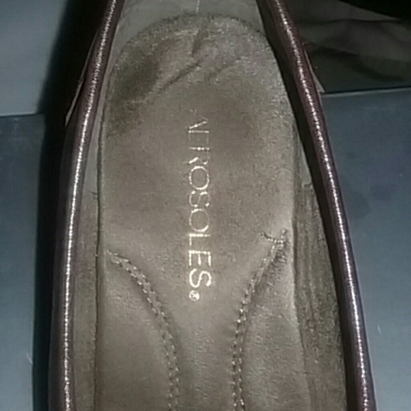 Shoes - Picture 2 of 4