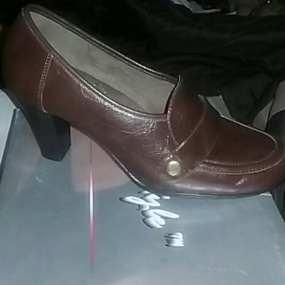 Shoes - Picture 3 of 4