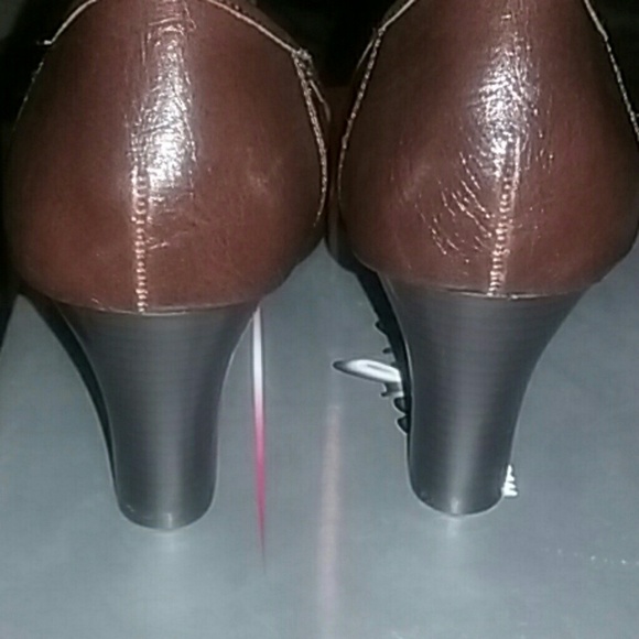 Shoes - Picture 4 of 4