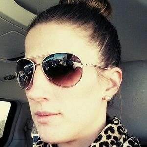 Meet your Posher, Andrea