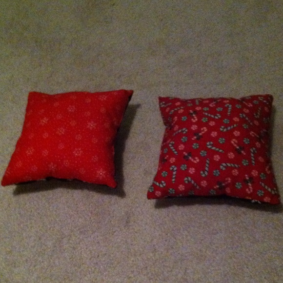 2 Pillows - Picture 3 of 3