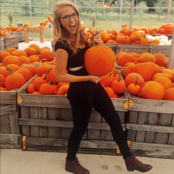 Meet your Posher, Sabrina - Picture 1 of 1