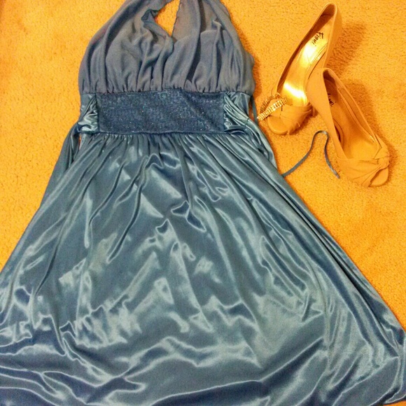 Dress - Picture 2 of 4