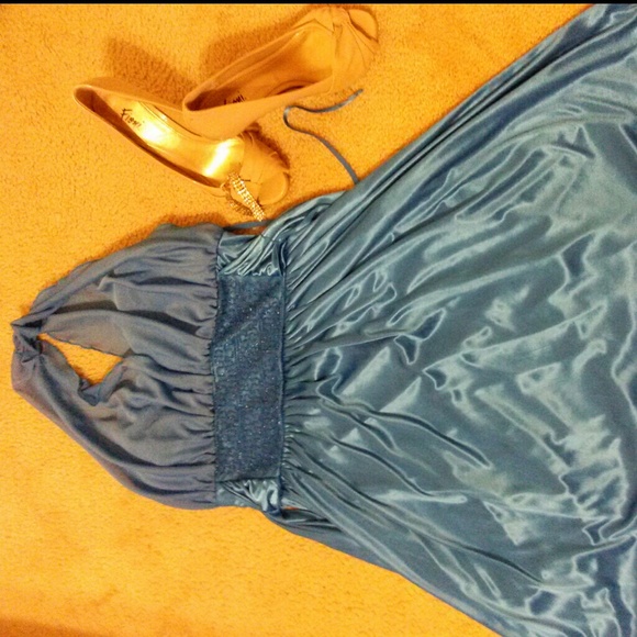 Dress - Picture 3 of 4