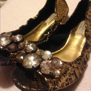 Black and gold VERA WANG flats