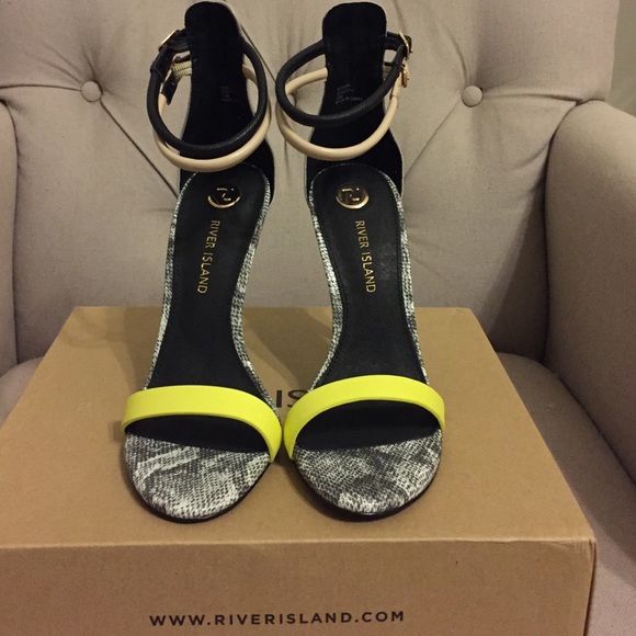 New with box! River Island sandals - Picture 1 of 4