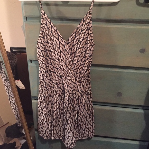 Romper - Picture 2 of 3