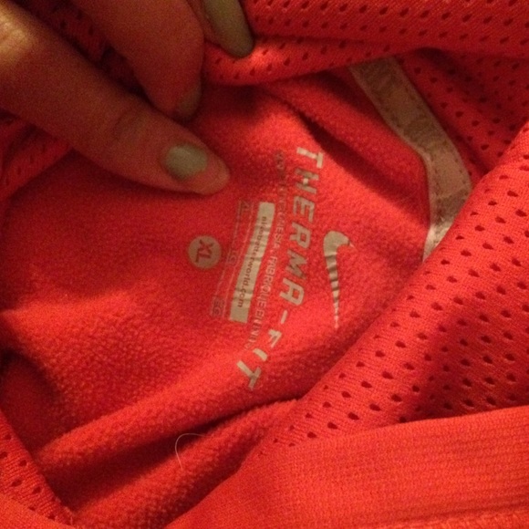 Nike sweater - Picture 2 of 2