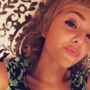 Meet your Posher, Becca