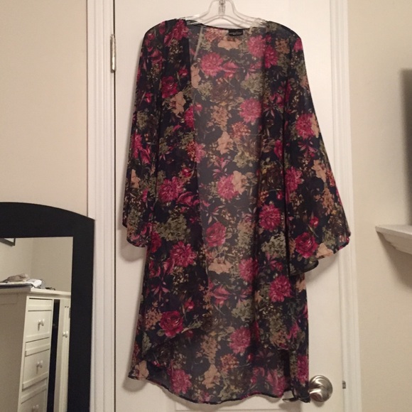Floral kimono from random boutique - Picture 1 of 2