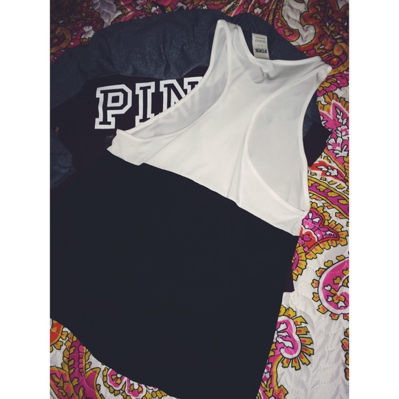 🚨 VS Pink Reverse Racerback Tank - Picture 3 of 4