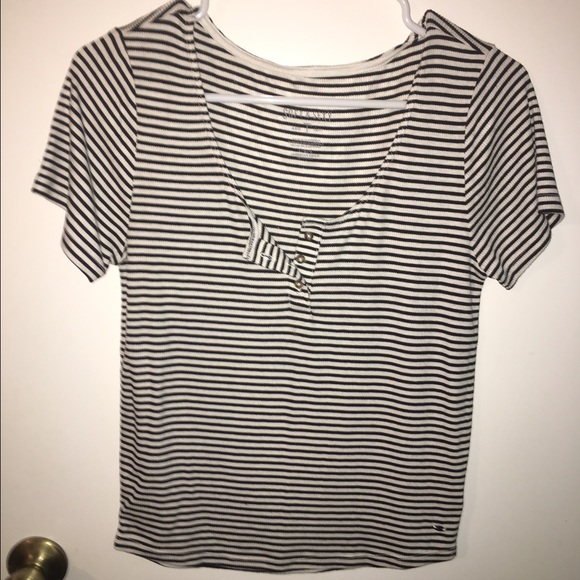 White and black stripped tee