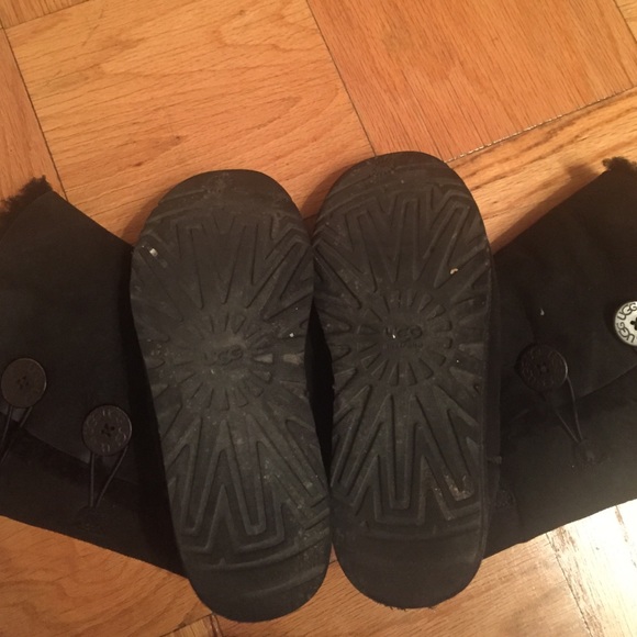 Sale💥Bailey button tall uggs - Picture 3 of 4