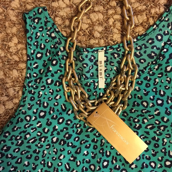 NWT Leopard Split Back Tank💙