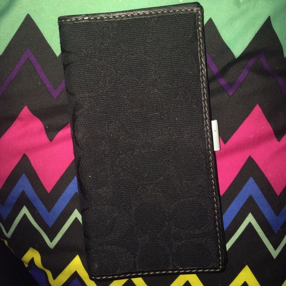 Coach check book