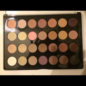 BH Cosmetics beautiful nuetral palette!