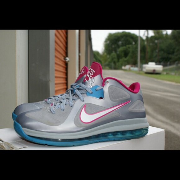 LeBron 9 low fireberry - Picture 2 of 3