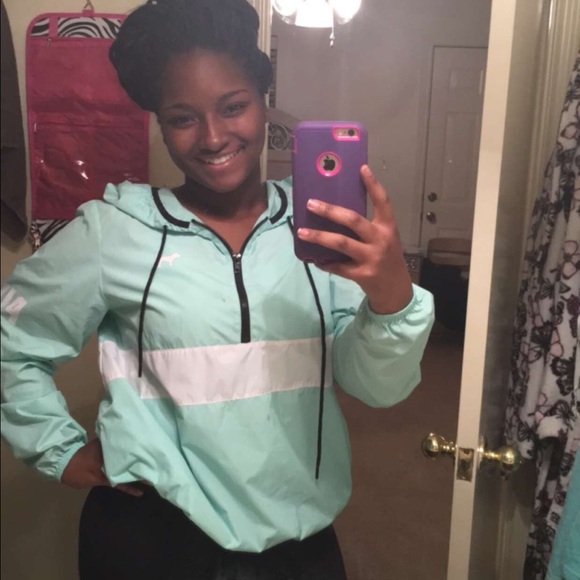 Meet your Posher, Domonique - Picture 2 of 4