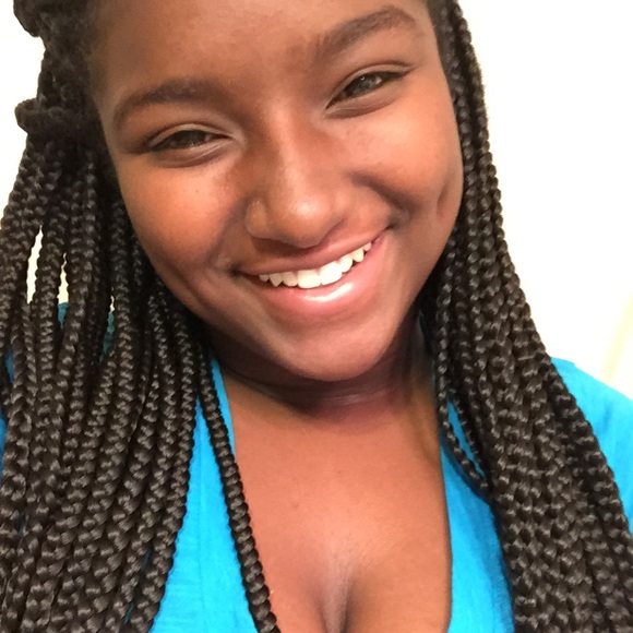 Meet your Posher, Domonique - Picture 3 of 4