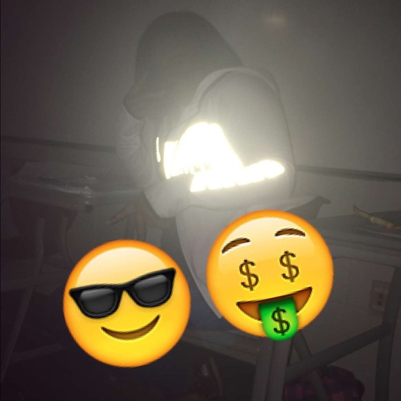 Meet your Posher, Domonique - Picture 4 of 4