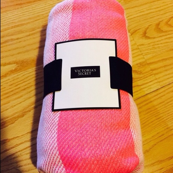 Vs beach blanket