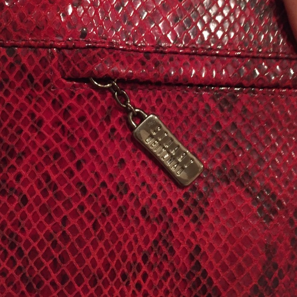 Stuart Weitzman red/black snake skin shoulder bag - Picture 4 of 4