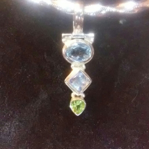 Beautiful silver pendant wit gemstones