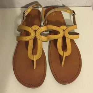 🛍 GAP leather sandals