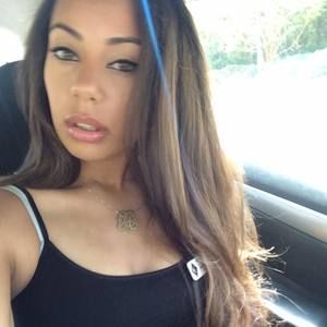 Meet your Posher, Arielle