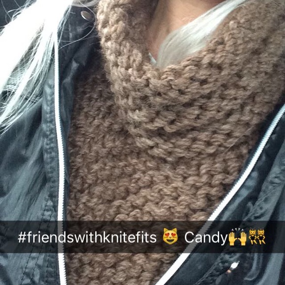 😻 Katniss Cowl neck shawl 😻 - Picture 2 of 3