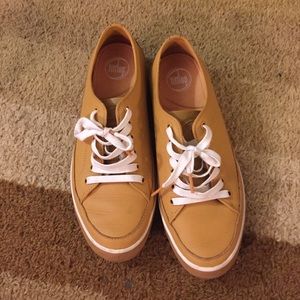 Tan Fitflop sneakers