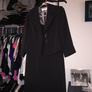 Tahari two piece suit