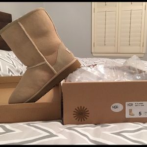 Ugg Classic Short-Sand