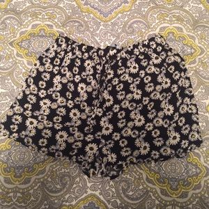 Rue 21 Daisy Shorts