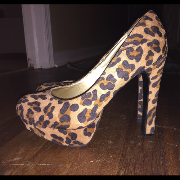 Sexy cheetah heels!!! 😍