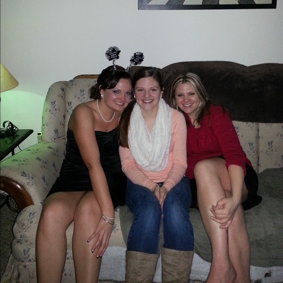 Black dress - Picture 3 of 3