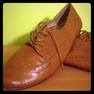 Brown, flat and soft oxfords
