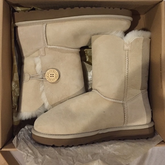 Ugg Bailey Button Boot Sz 8. Brand New