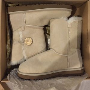 Ugg Bailey Button Boot Sz 8. Brand New