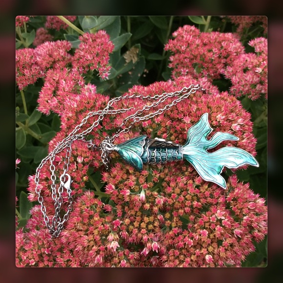 SOLD in BUNDLE Teal Enamel Goldfish Pendant/Chain - Picture 2 of 4