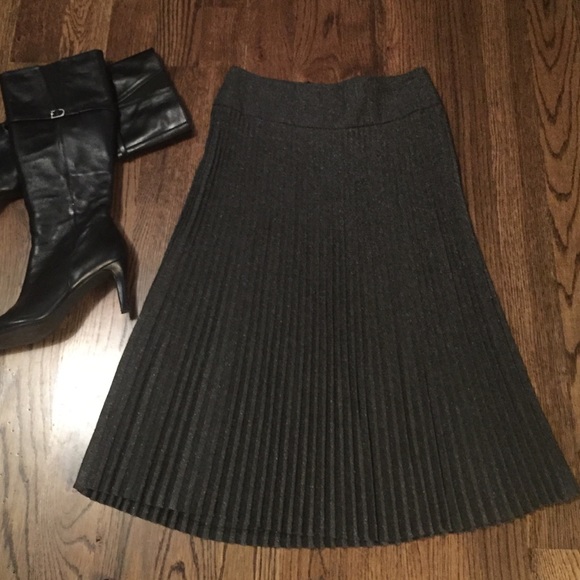 ✨SALE✨ Express Pleated  Midi Skirt